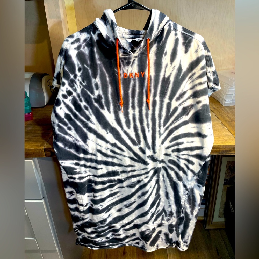 Men’s tie-dye shirt without sleeves